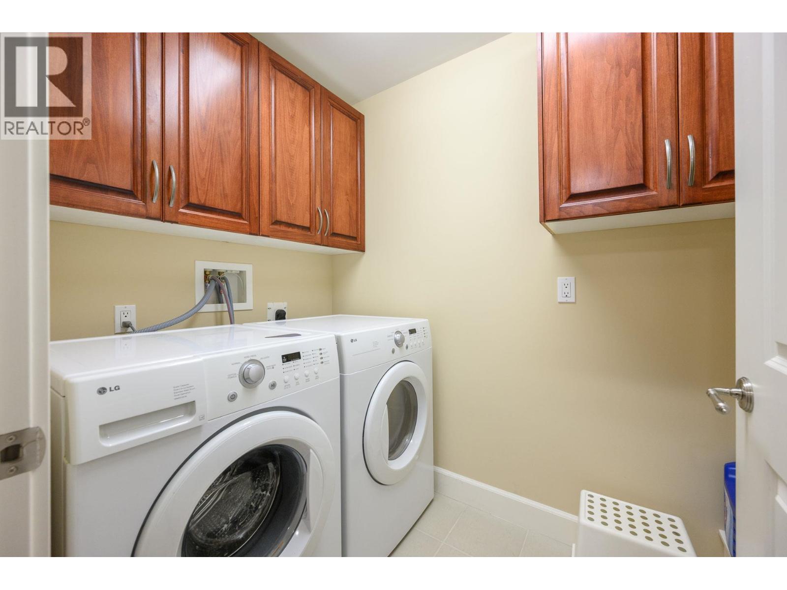 2420 Halston Court Property Photo 33