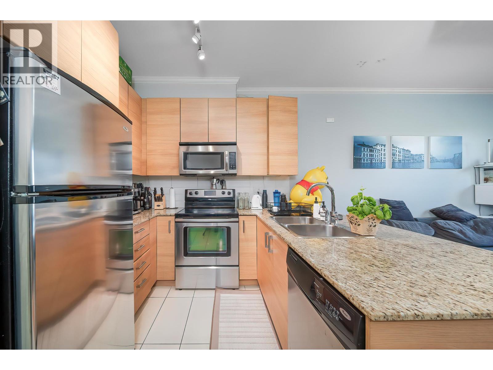 214 5788 Sidley Street Property Photo 3