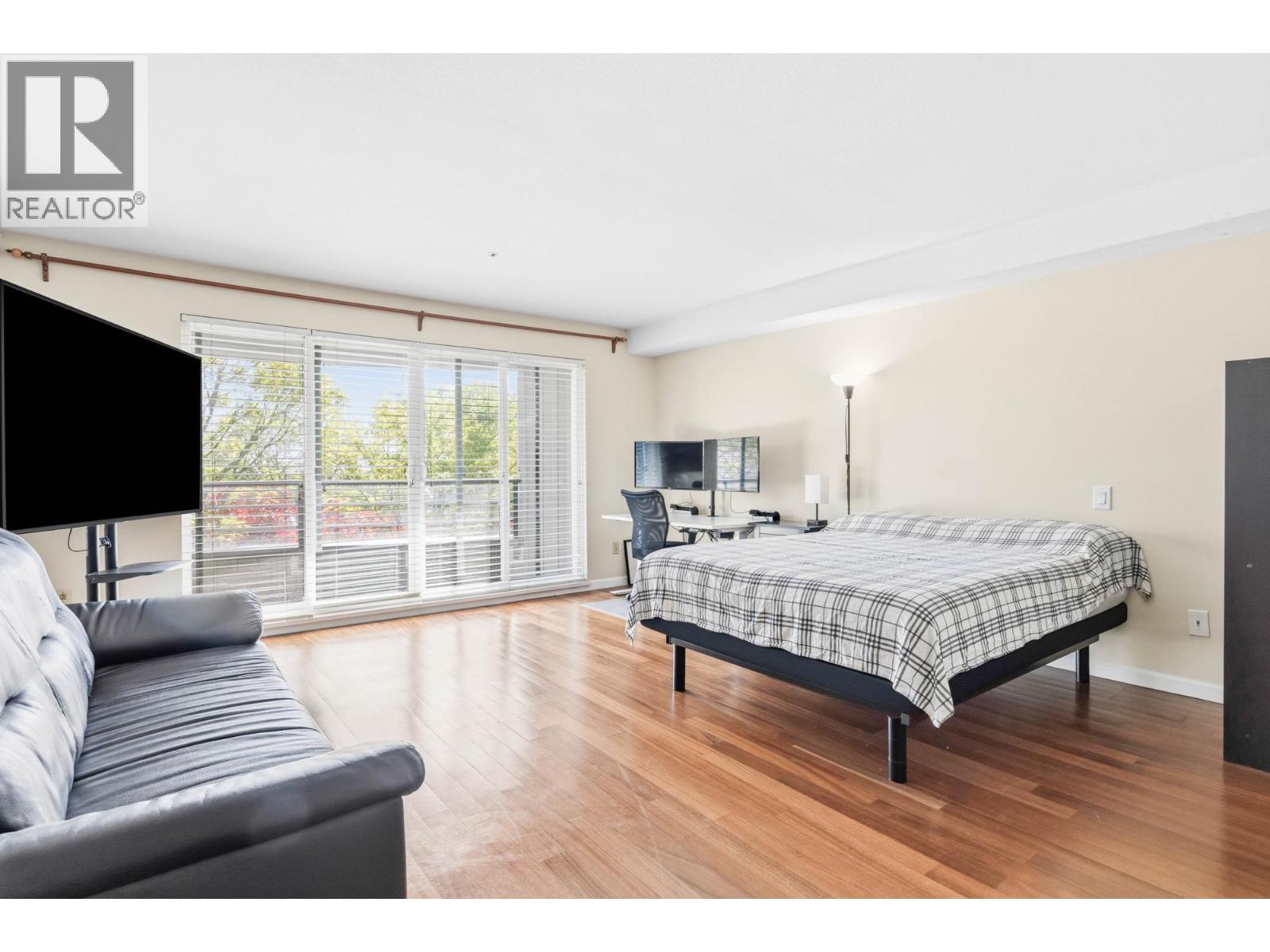 3 2150 Se Marine Drive Property Photo 13