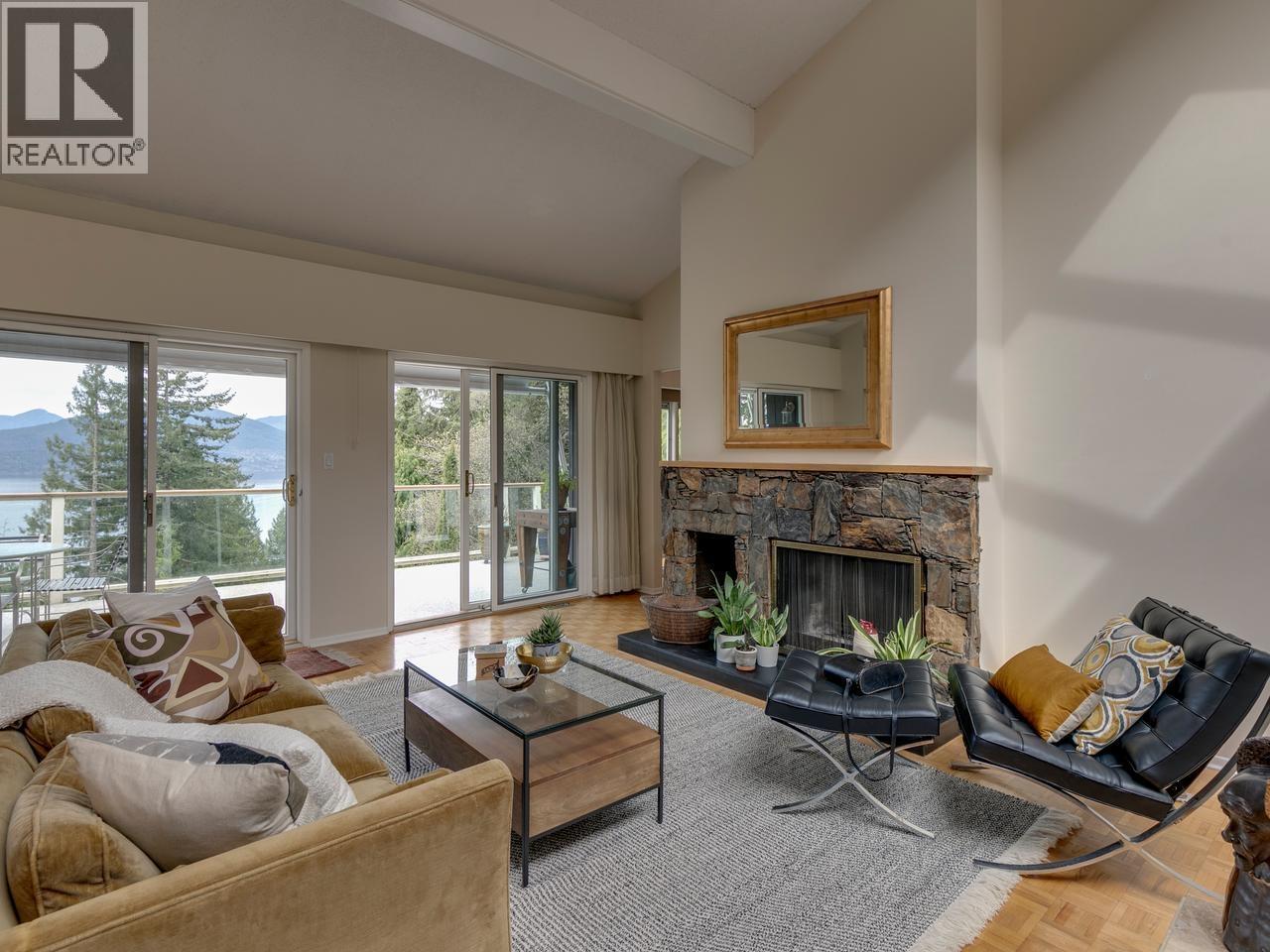 110 Oceanview Place Property Photo 2