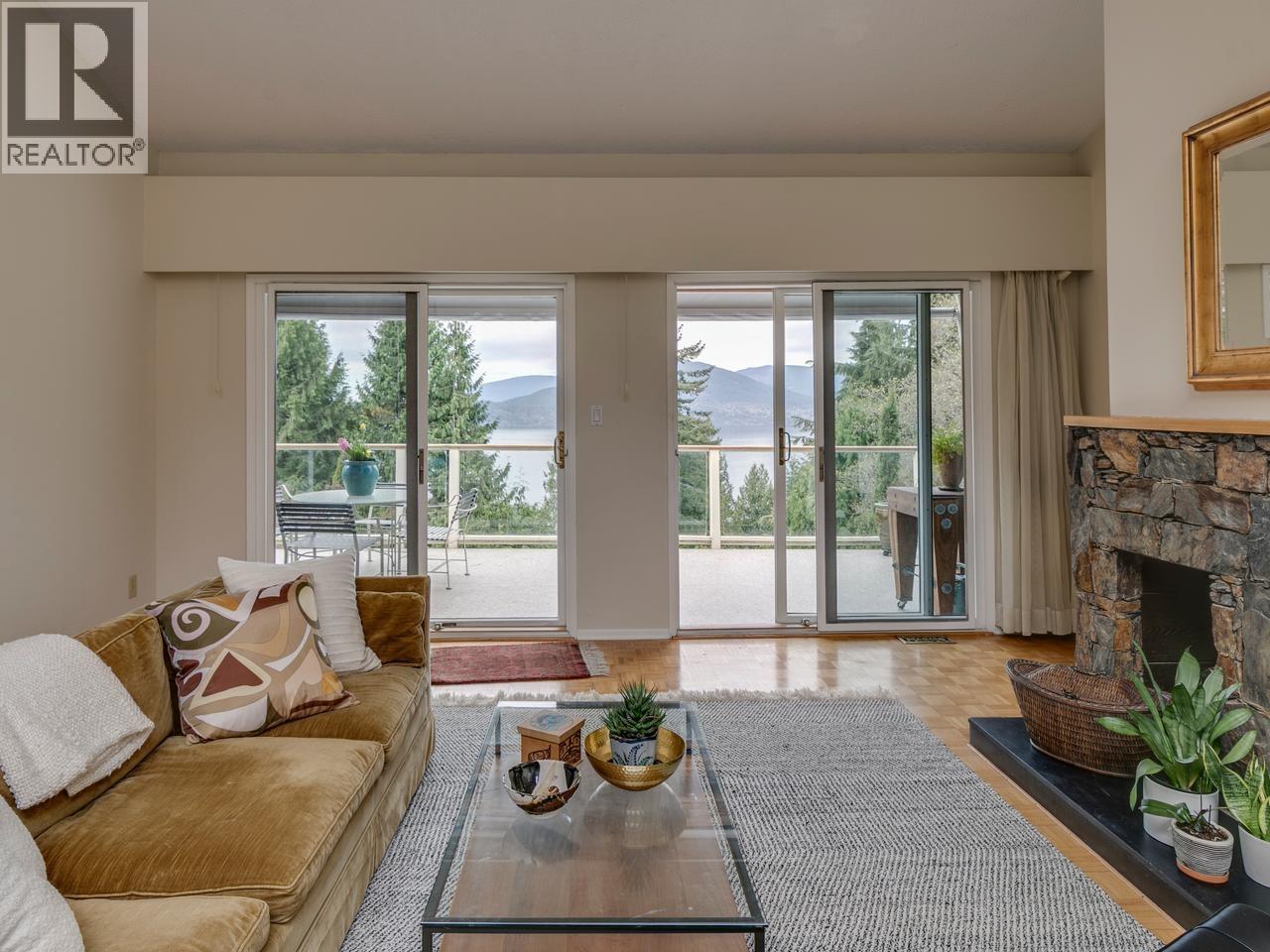110 Oceanview Place Property Photo 3