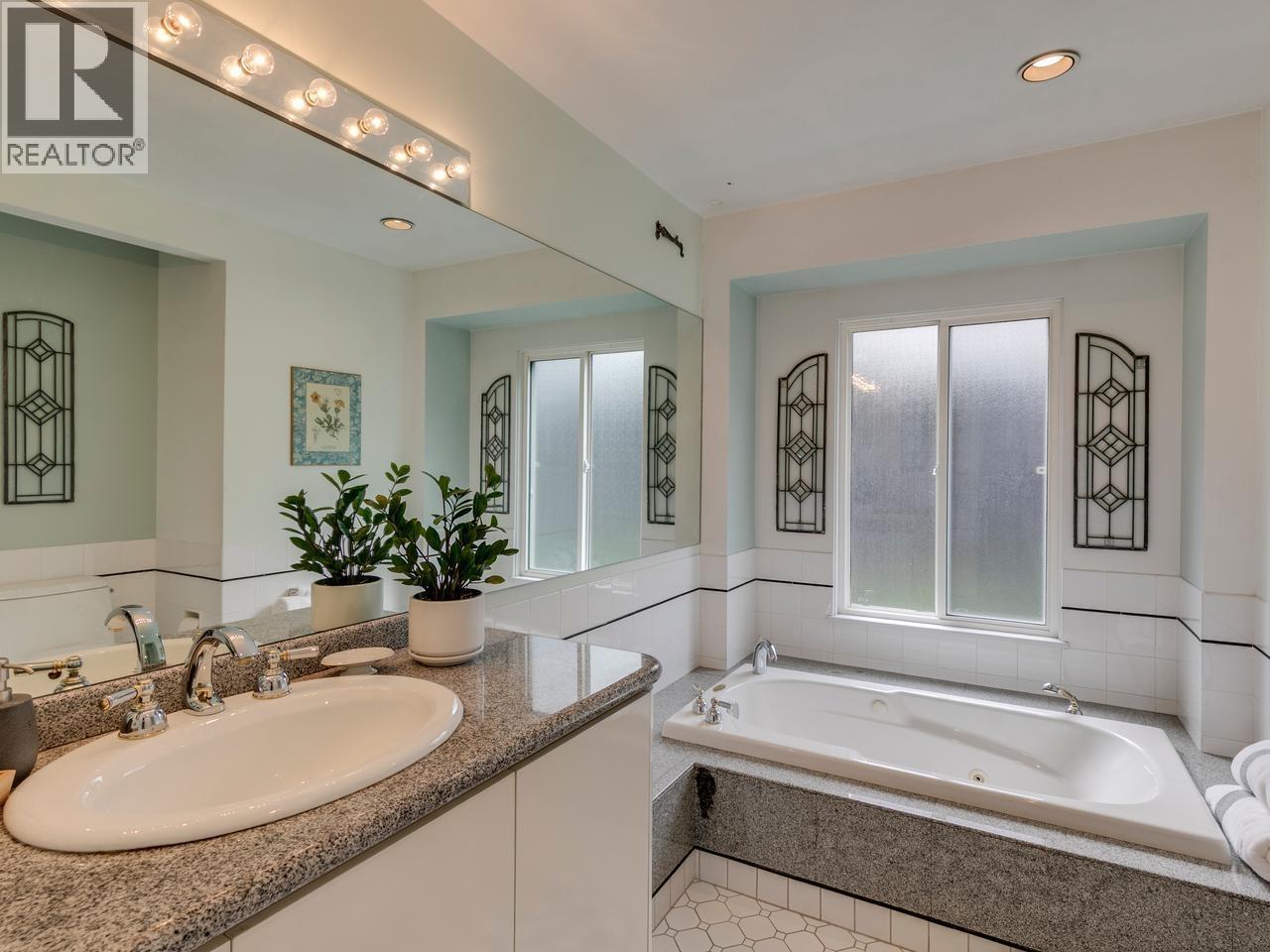 110 Oceanview Place Property Photo 22