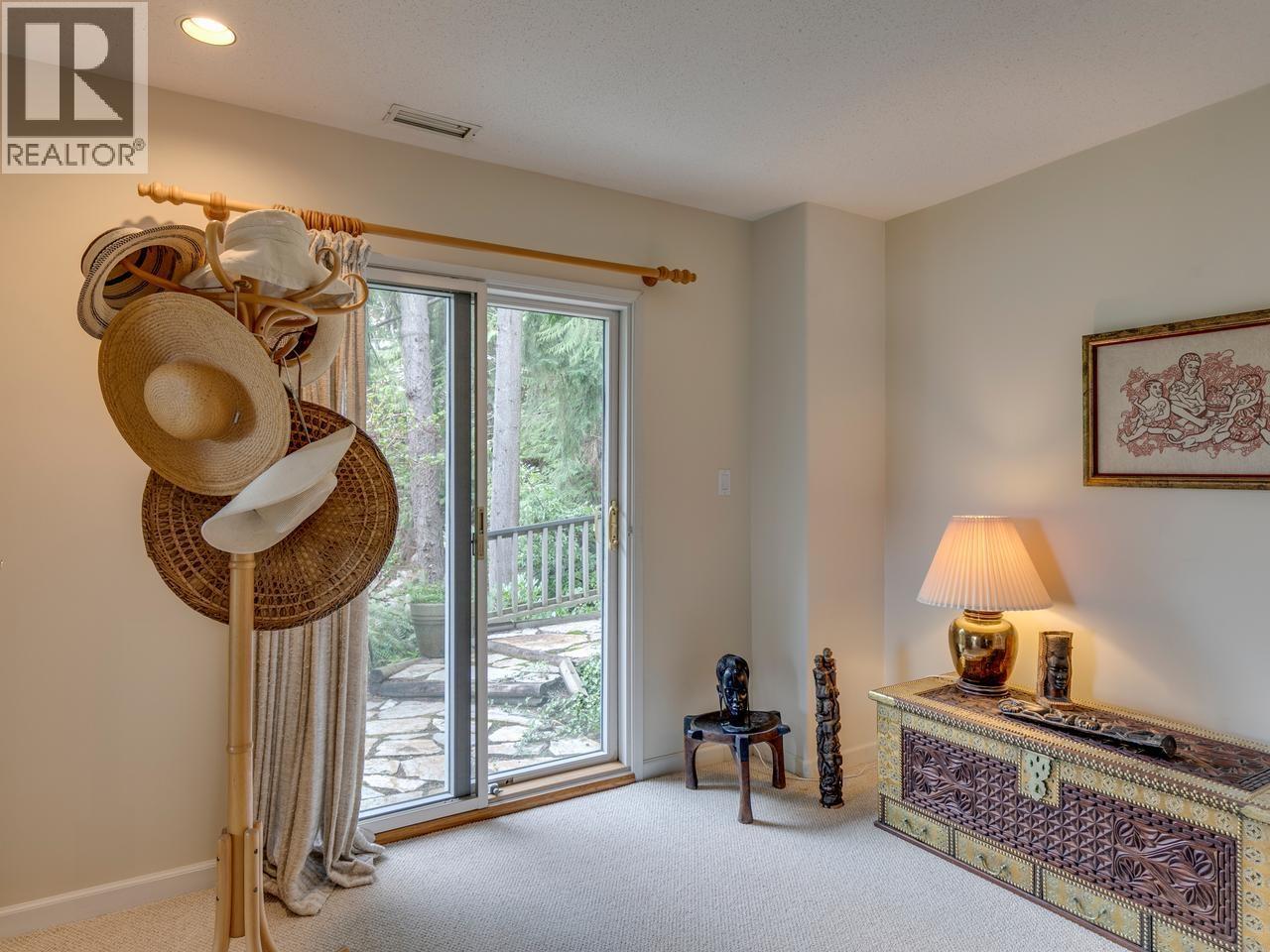 110 Oceanview Place Property Photo 25