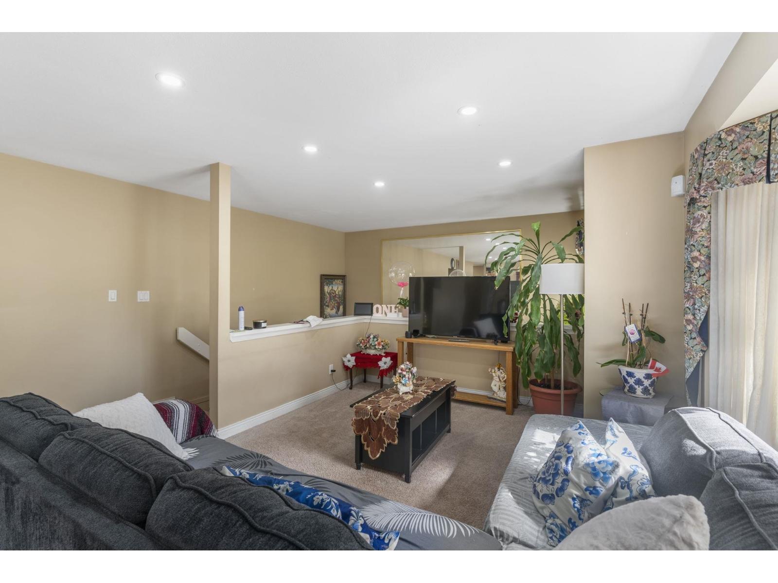 123 6841 138 Street Property Photo 5