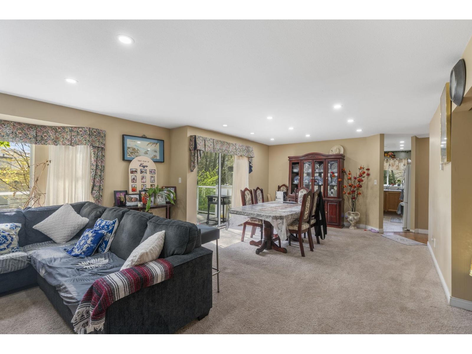 123 6841 138 Street Property Photo 6