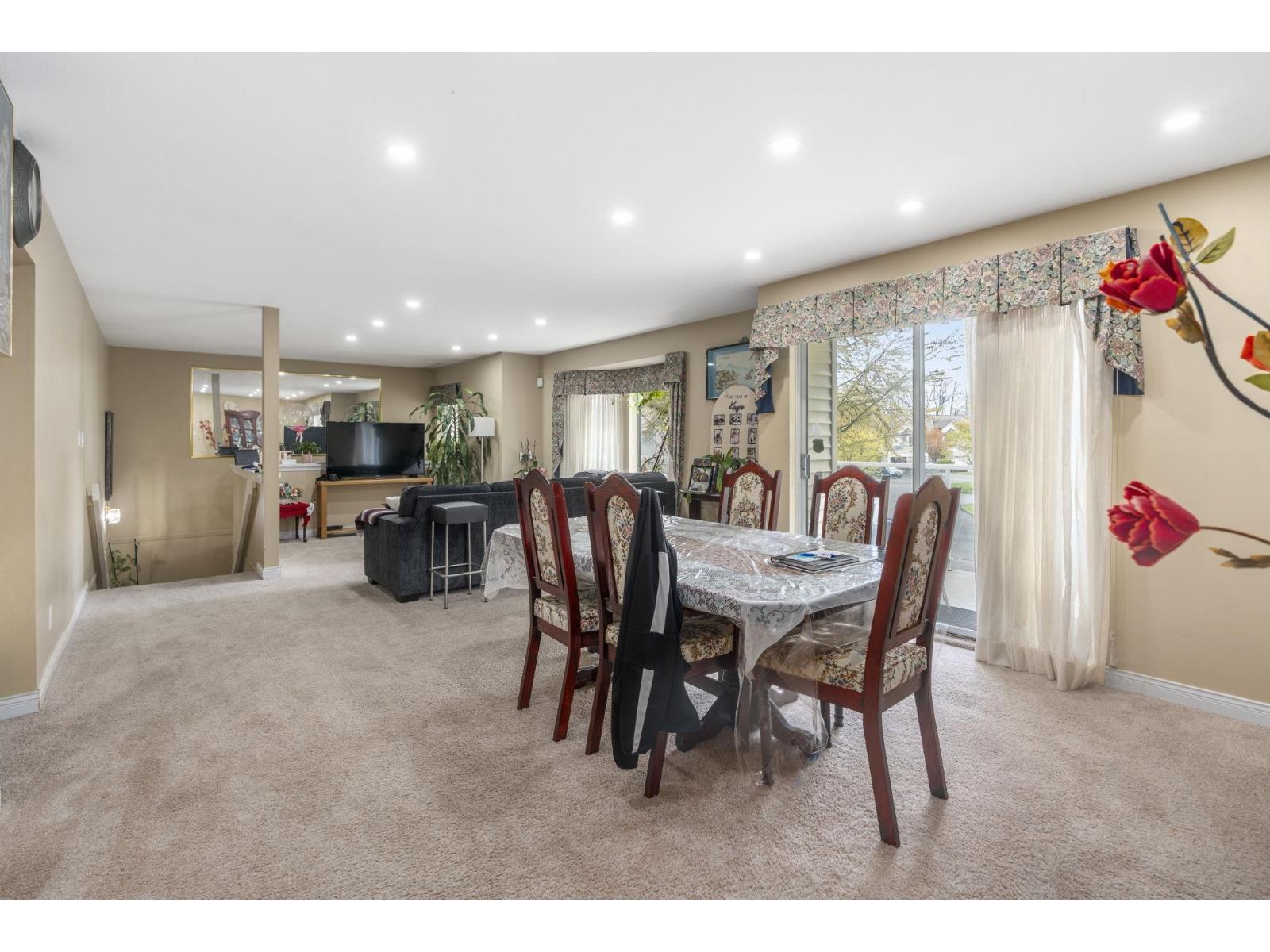 123 6841 138 Street Property Photo 8