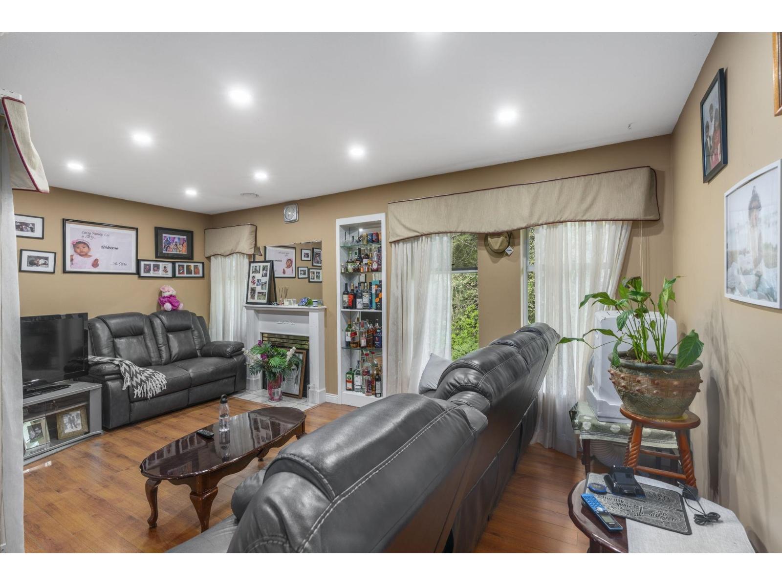 123 6841 138 Street Property Photo 13