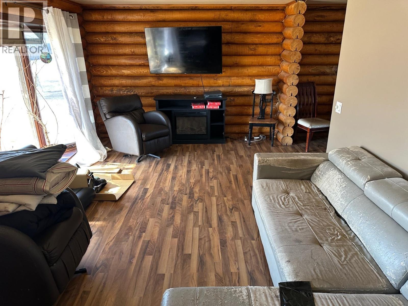 10239 98 Street Property Photo 3