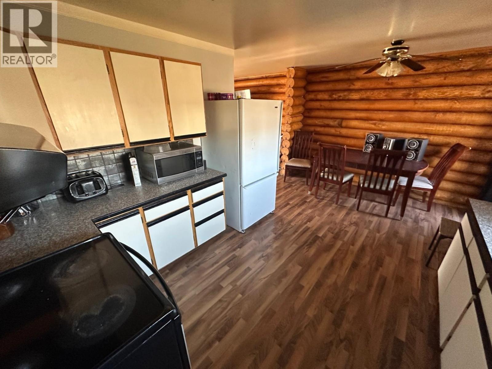 10239 98 Street Property Photo 4