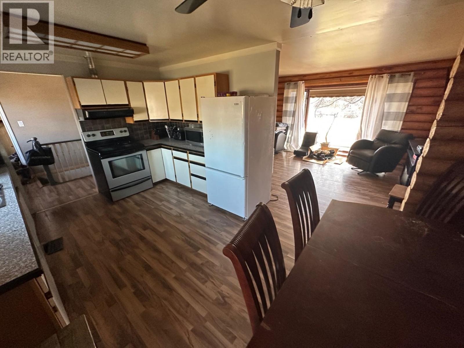 10239 98 Street Property Photo 5