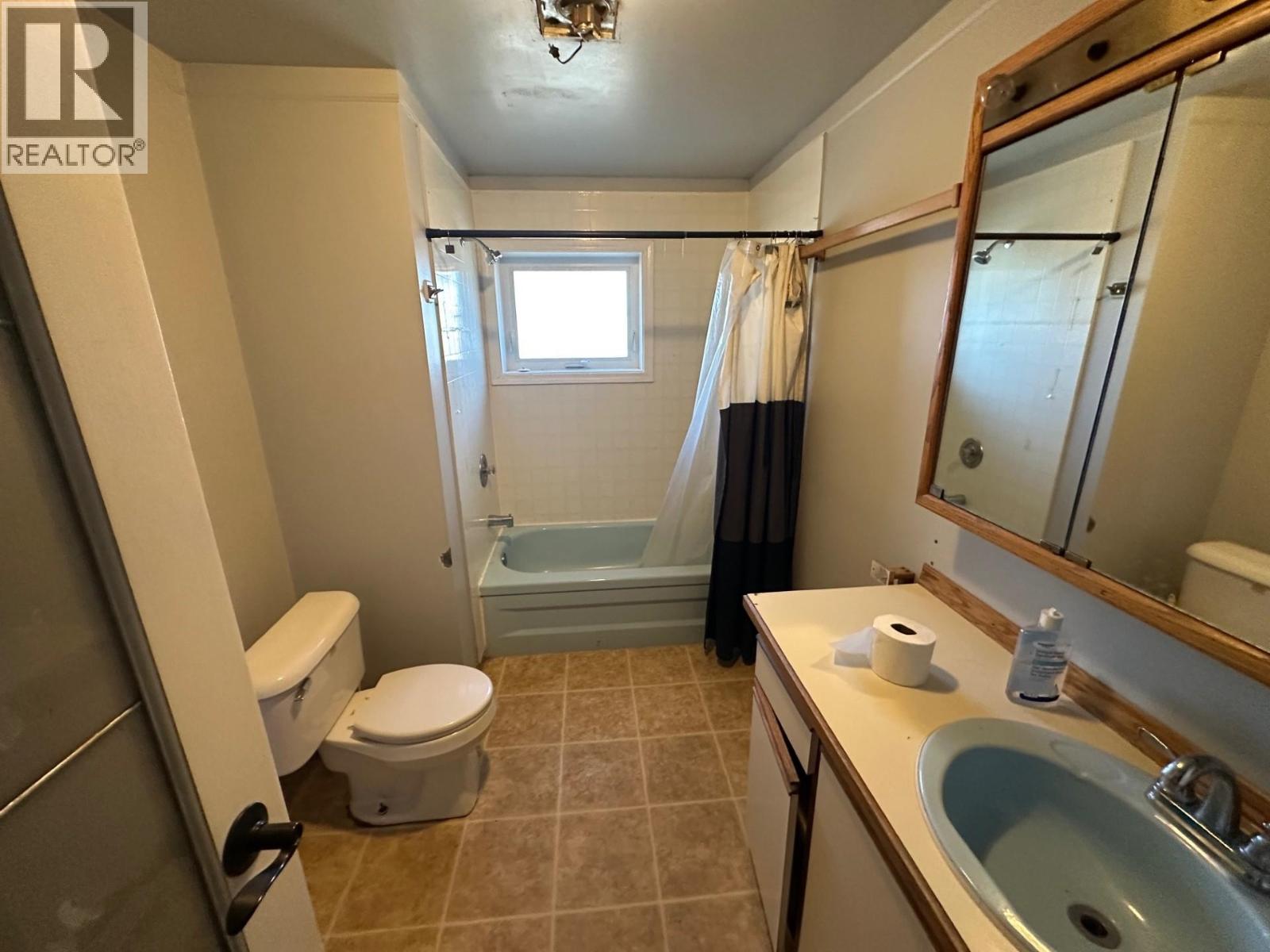 10239 98 Street Property Photo 9