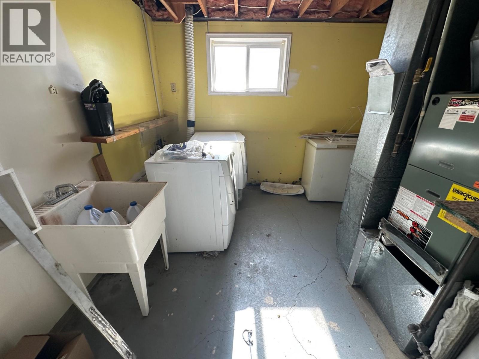 10239 98 Street Property Photo 11