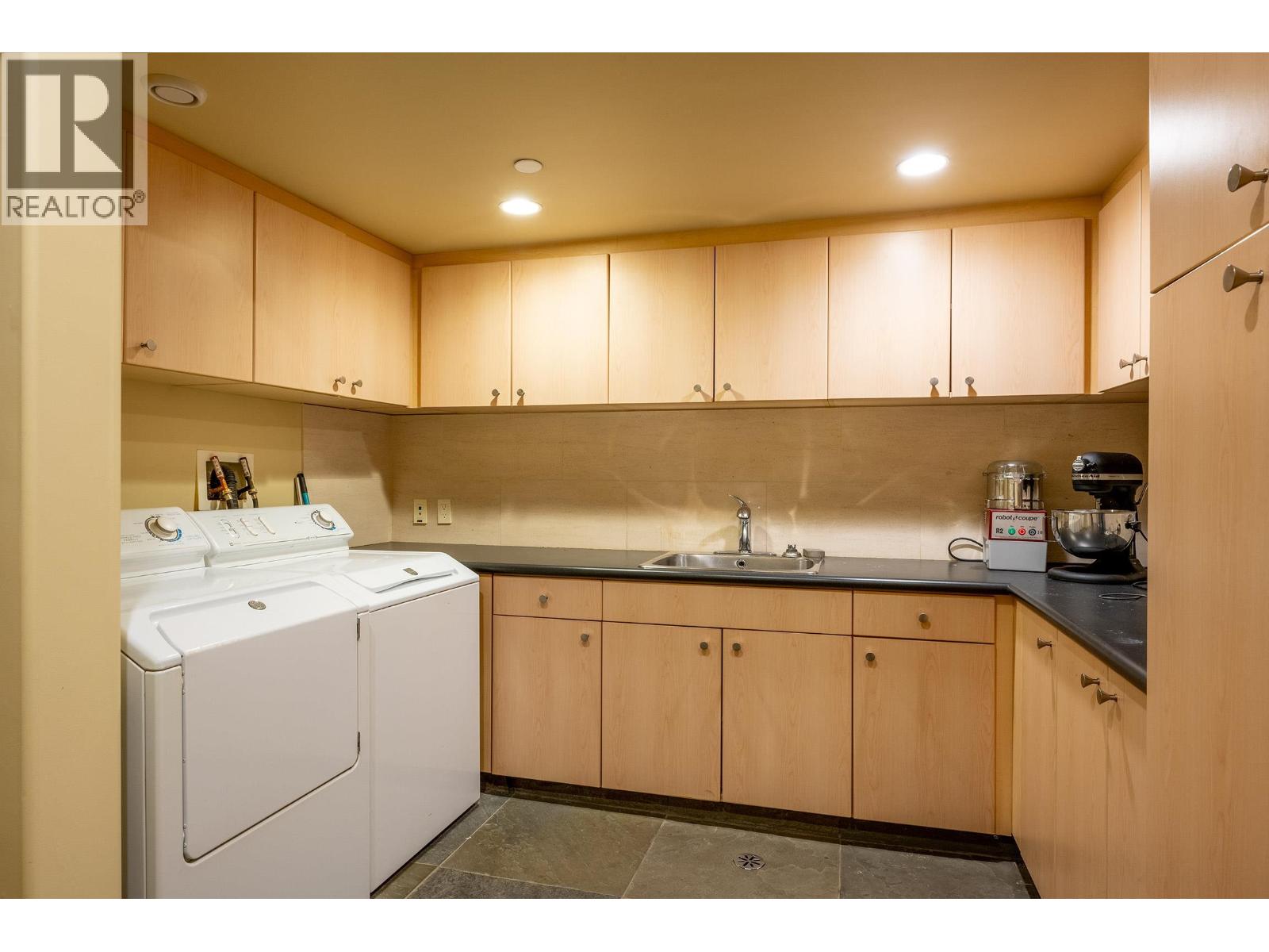 3833 Sunridge Drive Property Photo 23