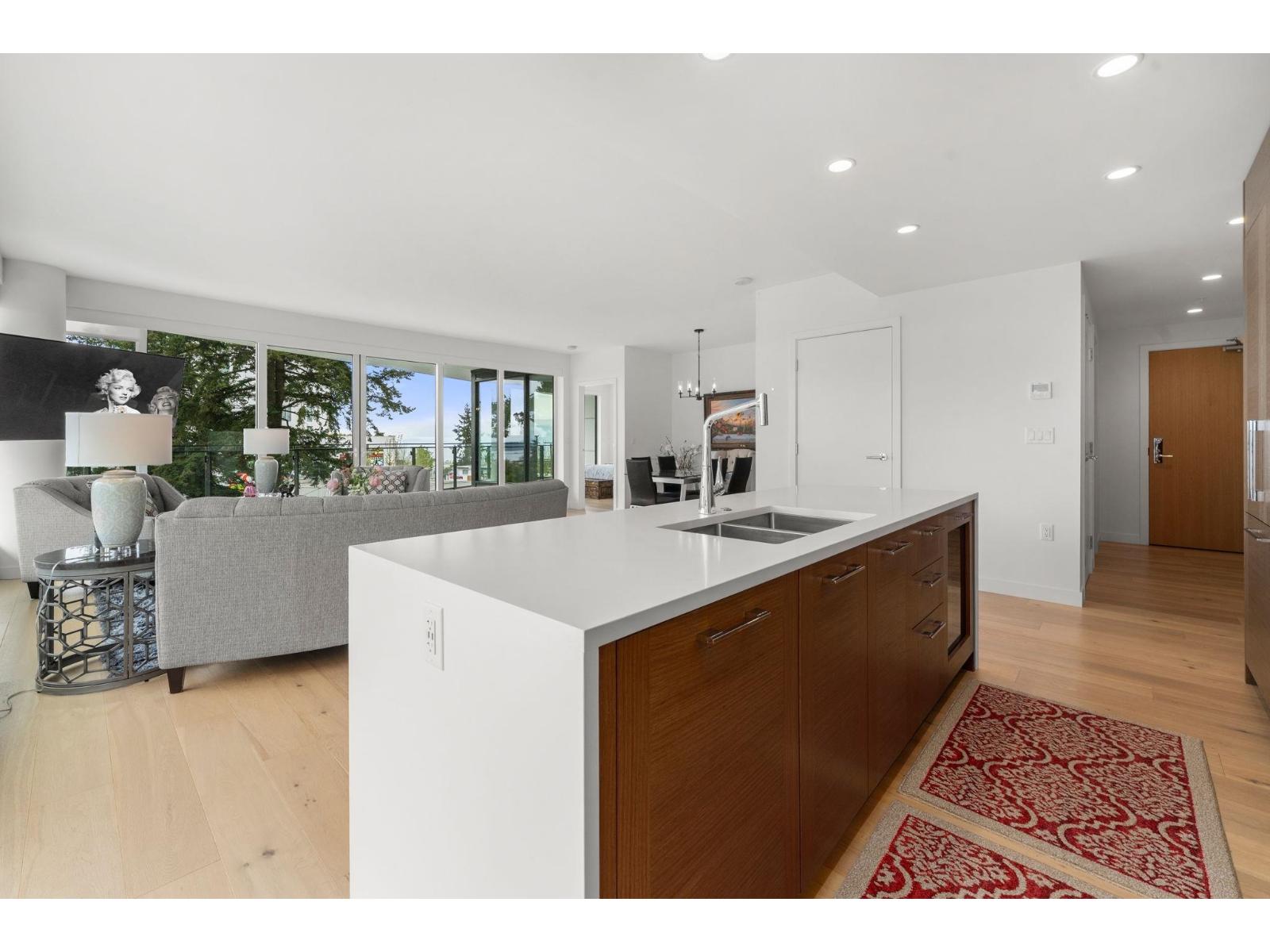305 1439 George Street Property Photo 6
