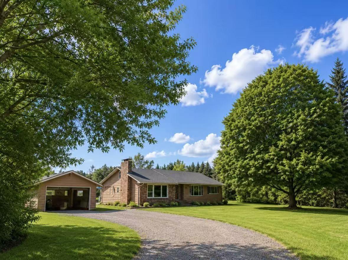 18106 32 Avenue Property Photo 2