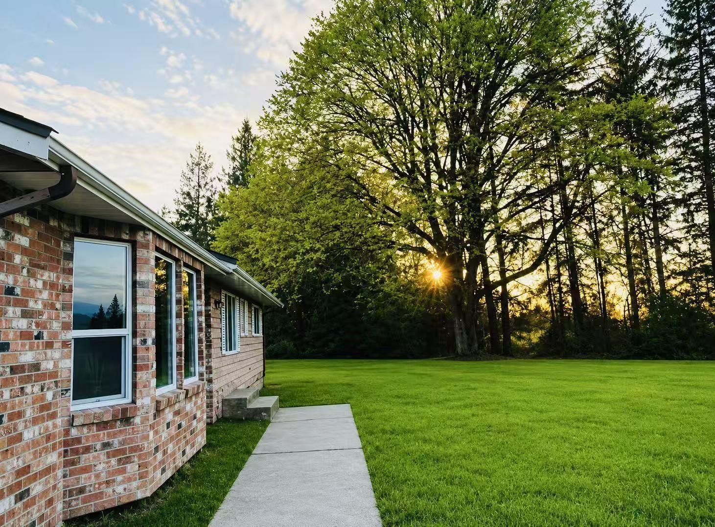 18106 32 Avenue Property Photo 3