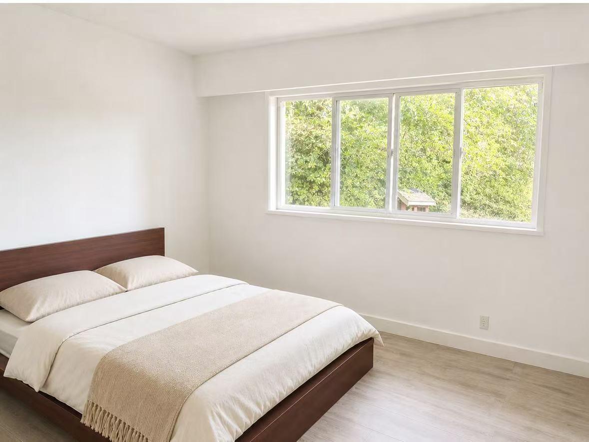 18106 32 Avenue Property Photo 11