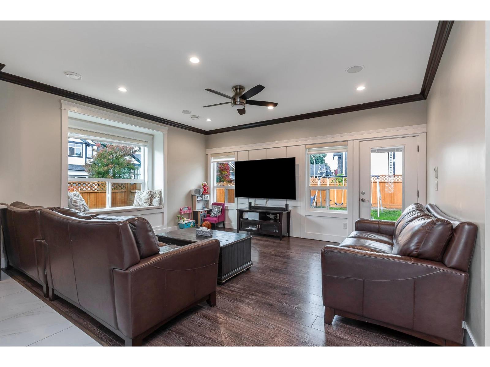 27625 Railcar Crescent Property Photo 12