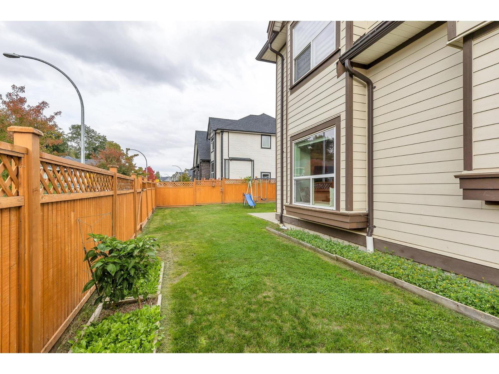 27625 Railcar Crescent Property Photo 40