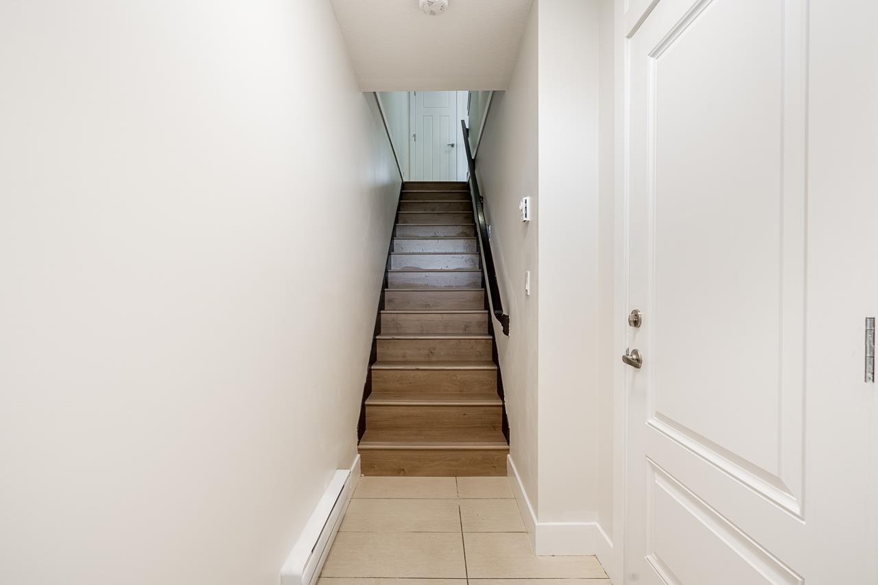 6 30748 Cardinal Avenue Property Photo 3