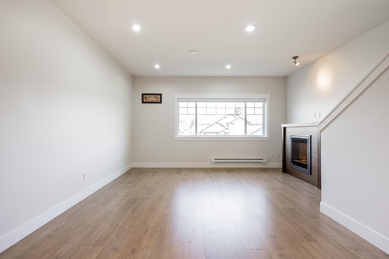 6 30748 Cardinal Avenue Property Photo 4