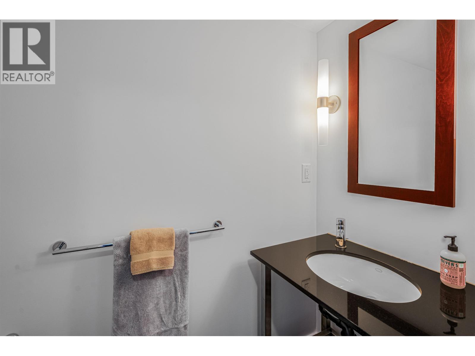 207 122 E 3rd Street Property Photo 10