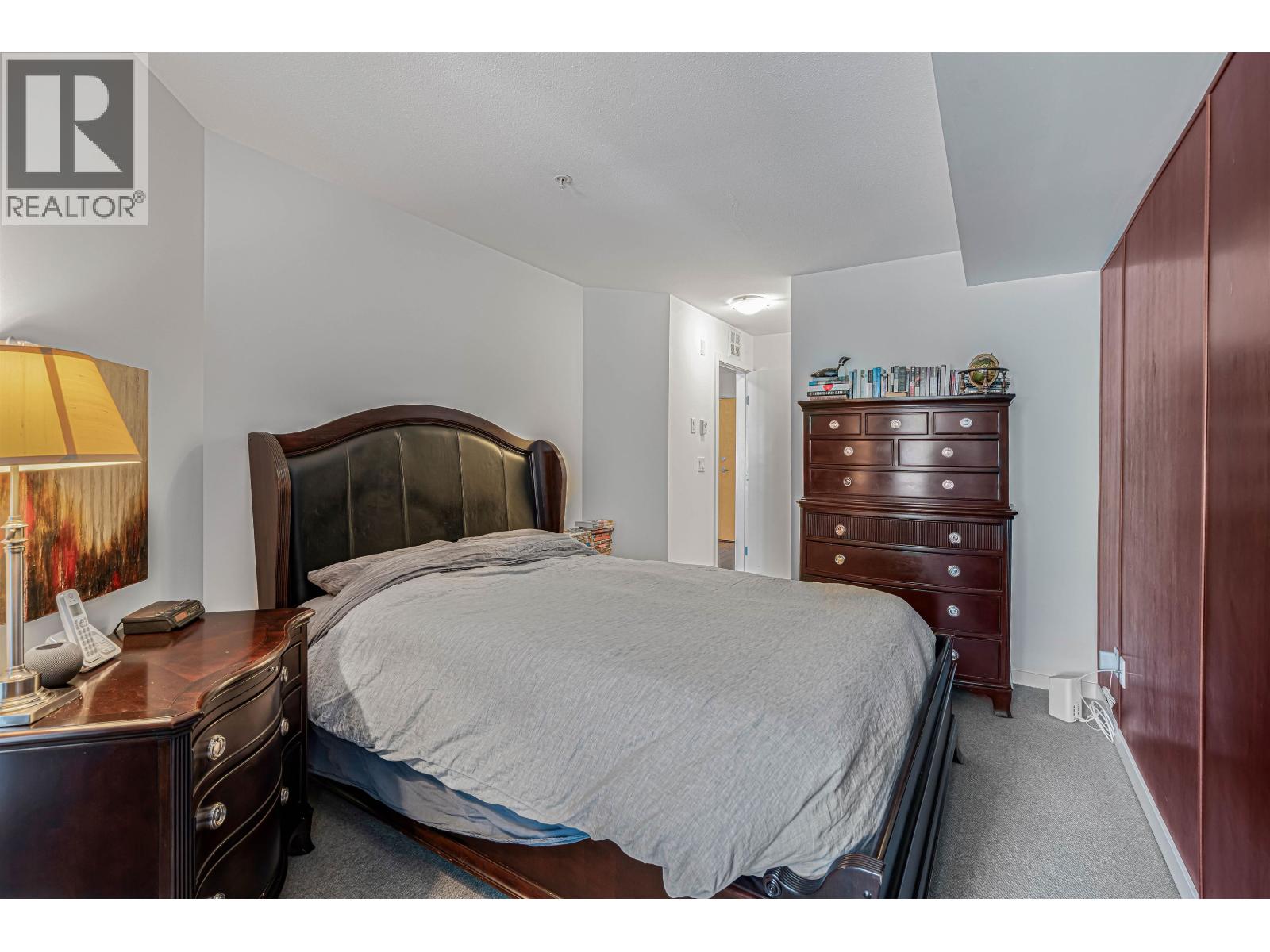 207 122 E 3rd Street Property Photo 11