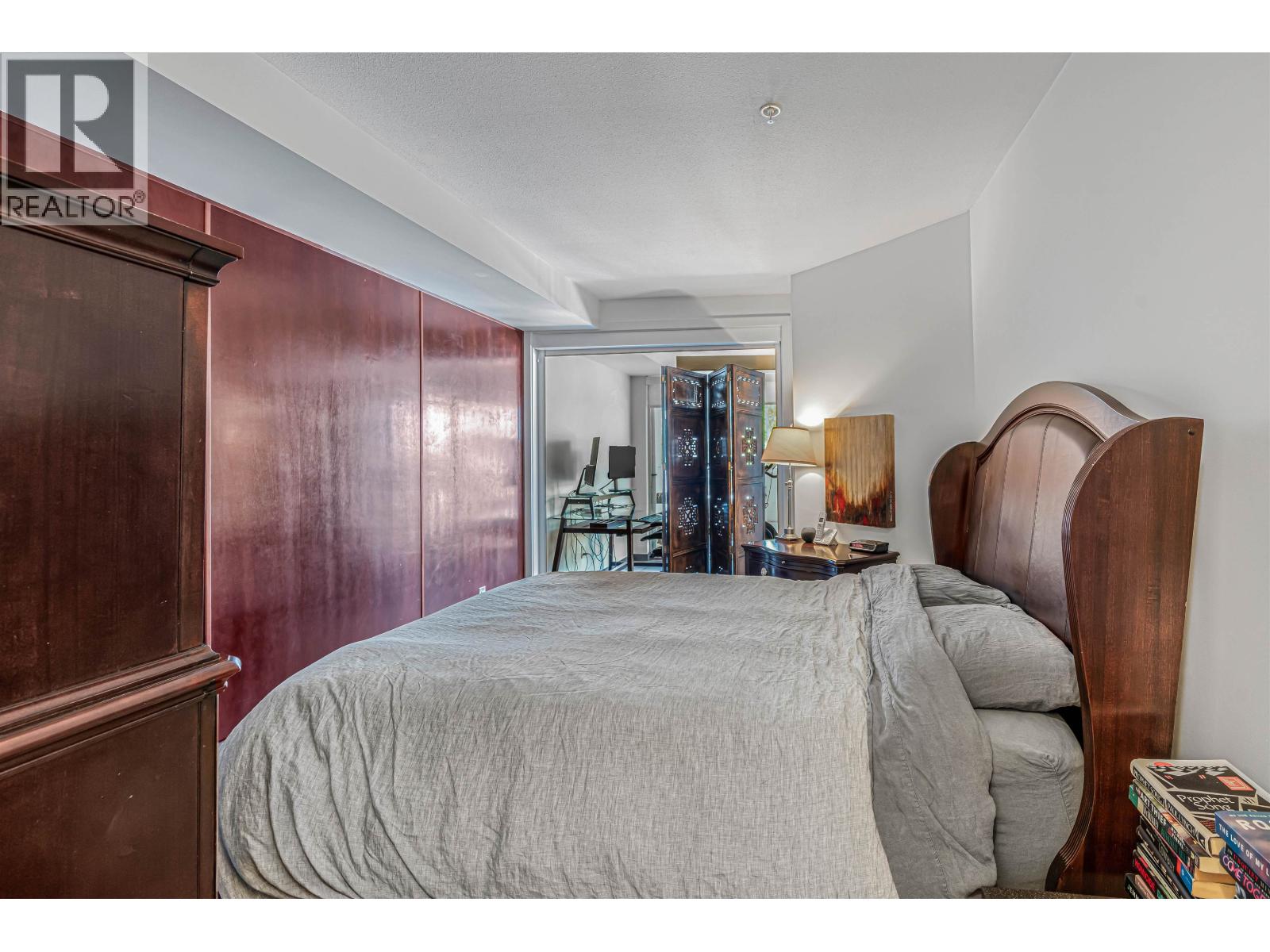 207 122 E 3rd Street Property Photo 12