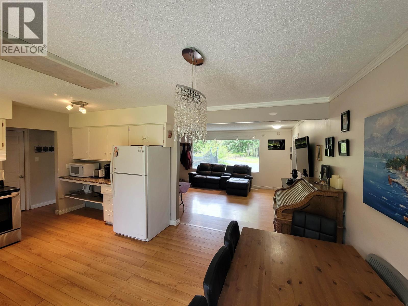 2158 Grandview Drive Property Photo 7