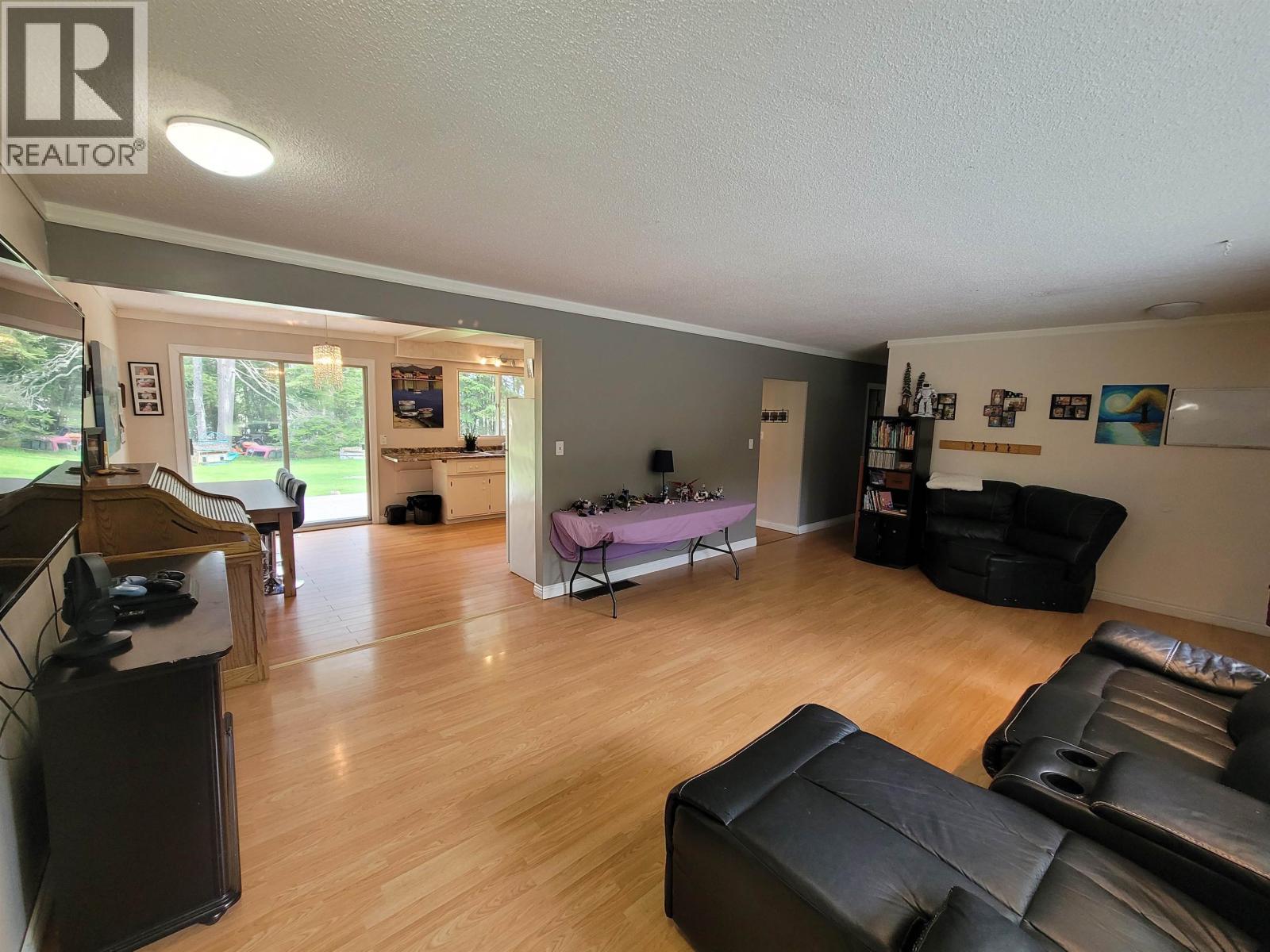 2158 Grandview Drive Property Photo 8