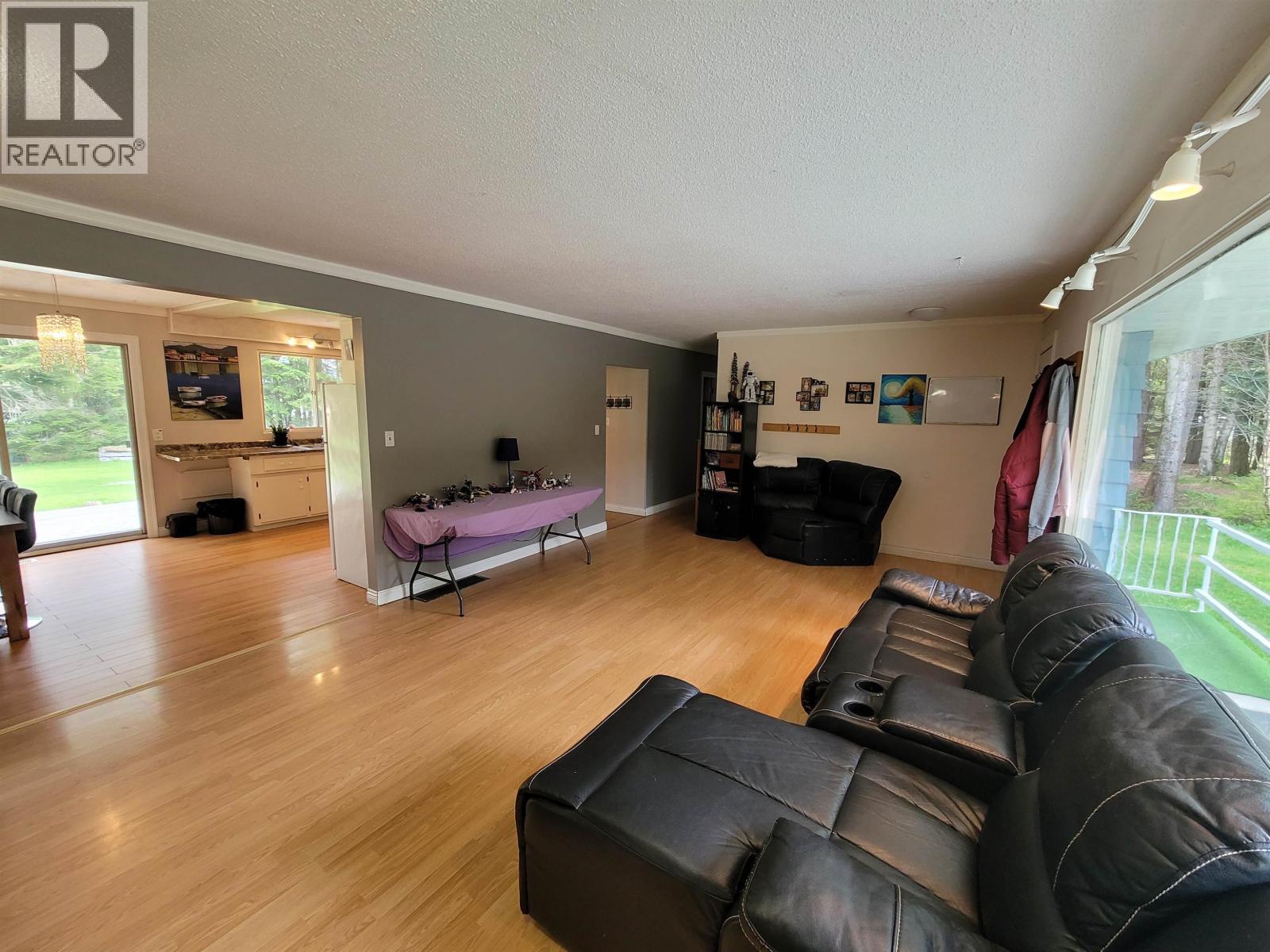 2158 Grandview Drive Property Photo 9