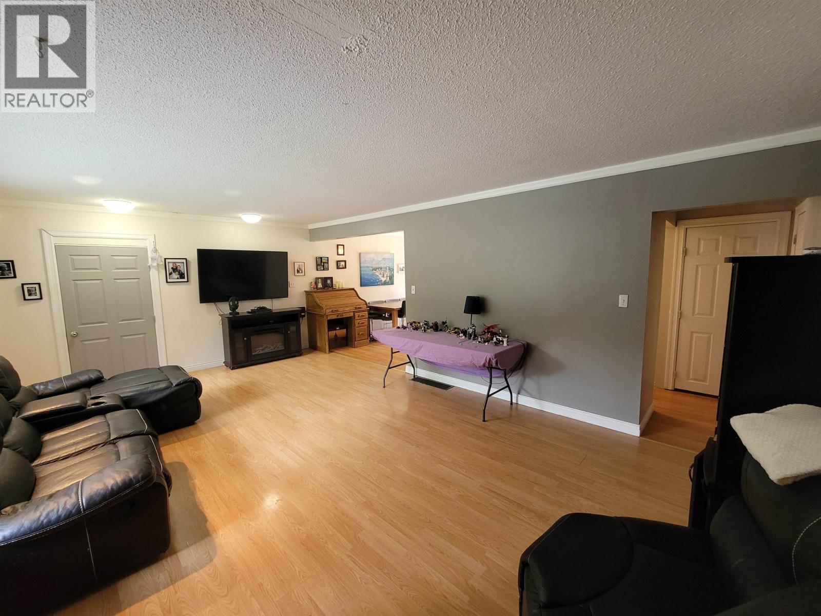 2158 Grandview Drive Property Photo 10