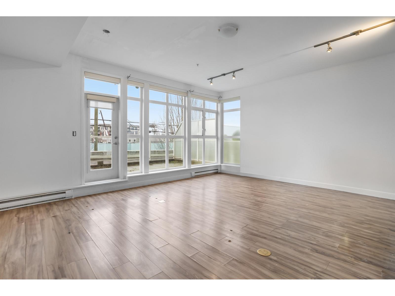202 20238 Fraser Highway Property Photo 10