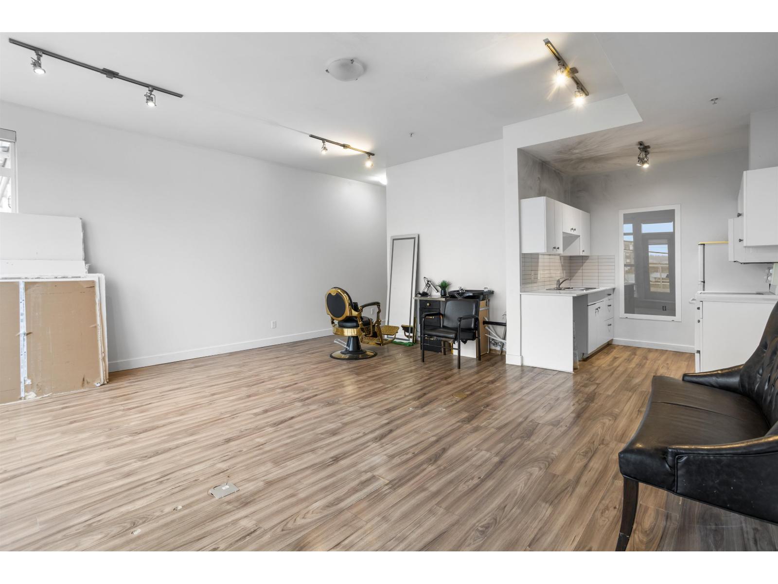 202 20238 Fraser Highway Property Photo 11