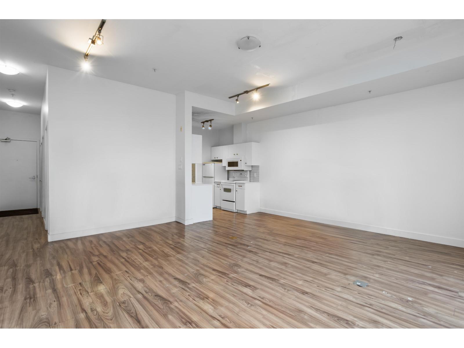 202 20238 Fraser Highway Property Photo 13