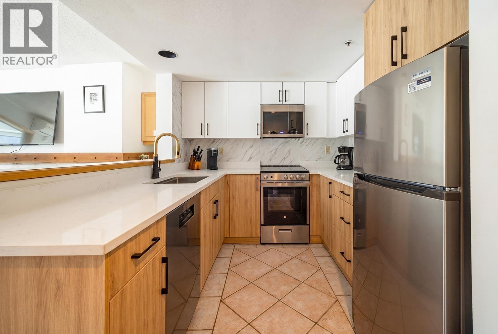 303 4280 Mountain Square Property Photo 14