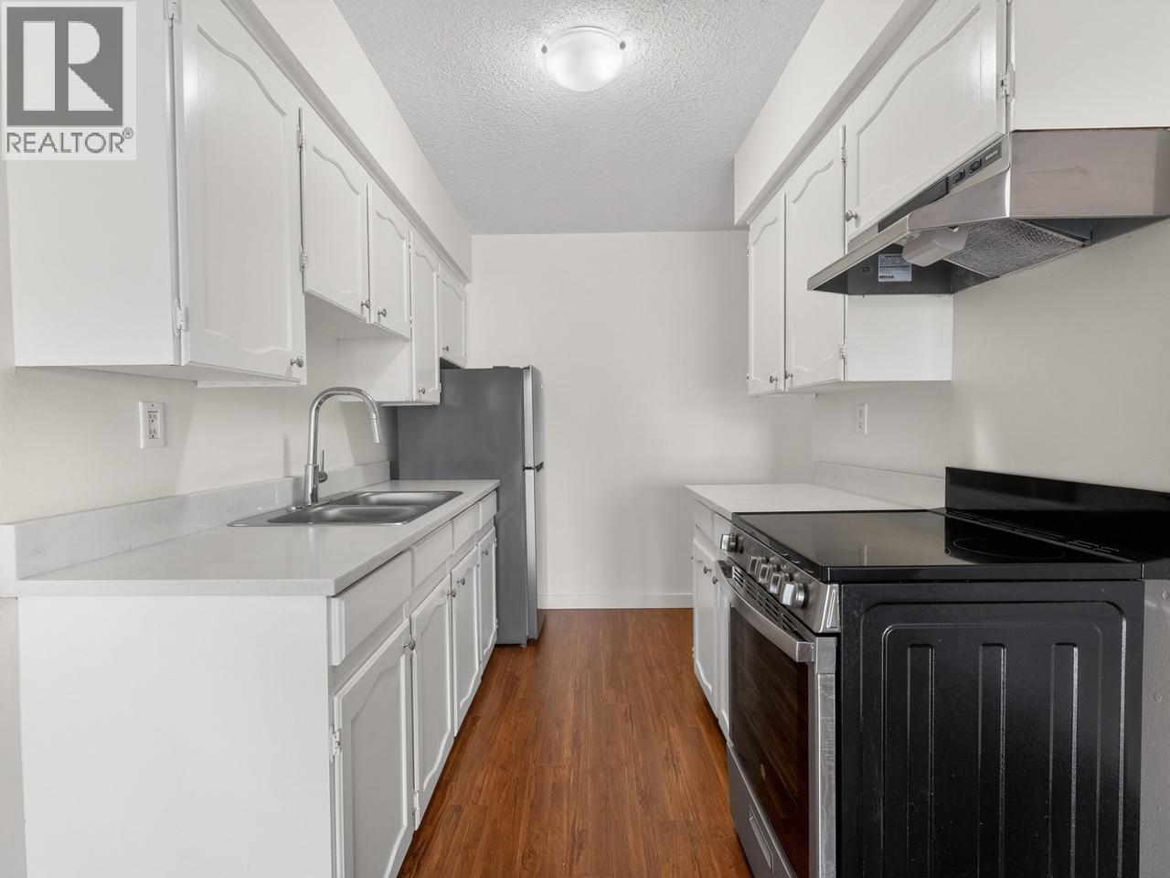 310 170 W 4th Street Property Photo 2