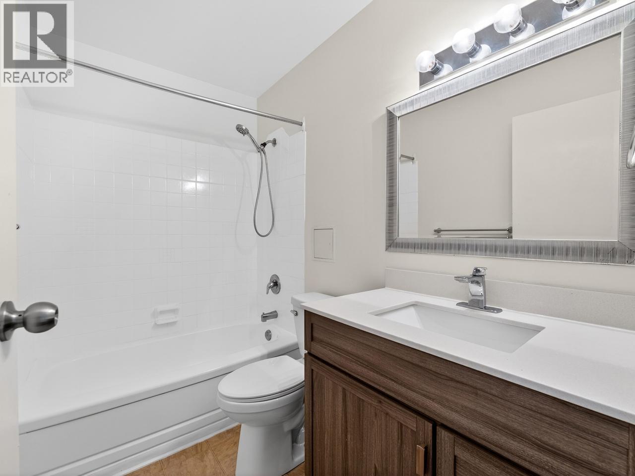 310 170 W 4th Street Property Photo 6
