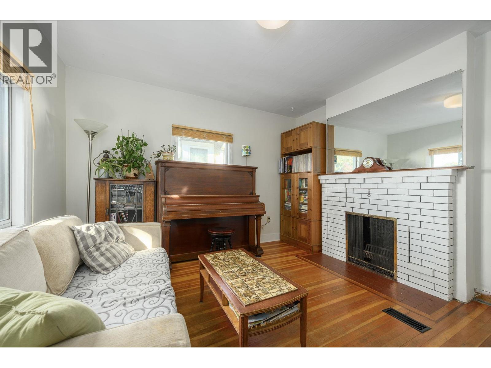 2633 Venables Street Property Photo 3