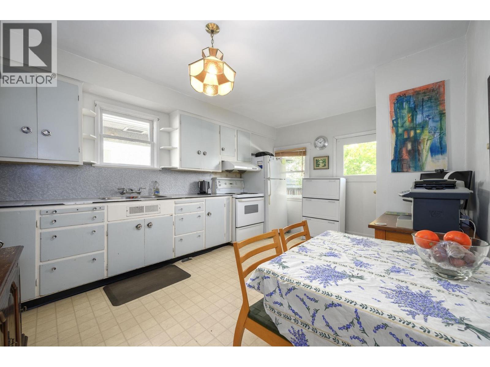 2633 Venables Street Property Photo 5