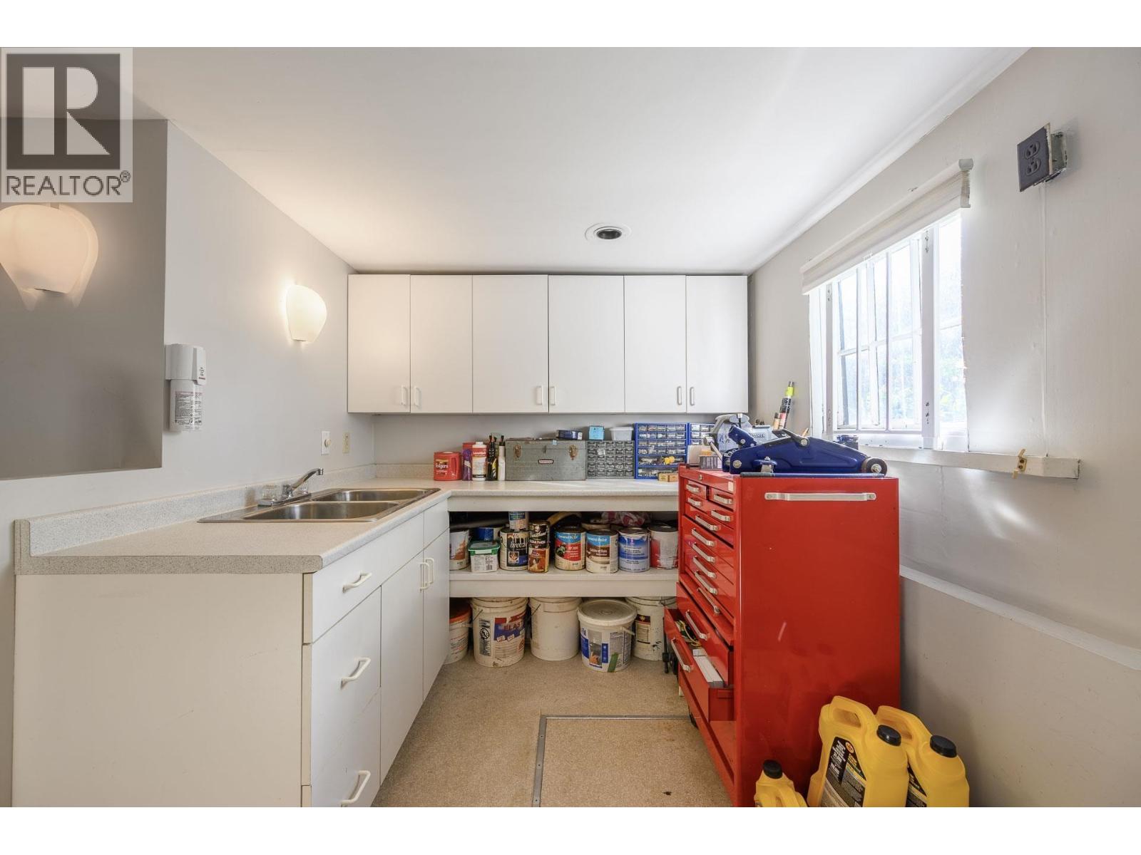 2633 Venables Street Property Photo 11
