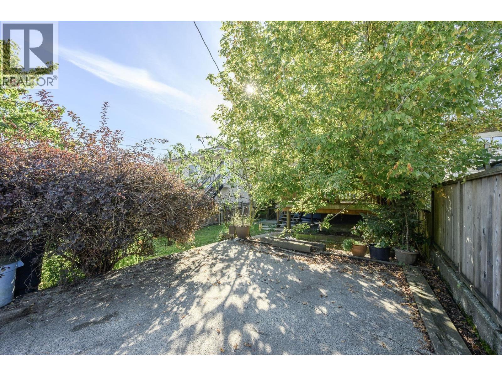 2633 Venables Street Property Photo 14