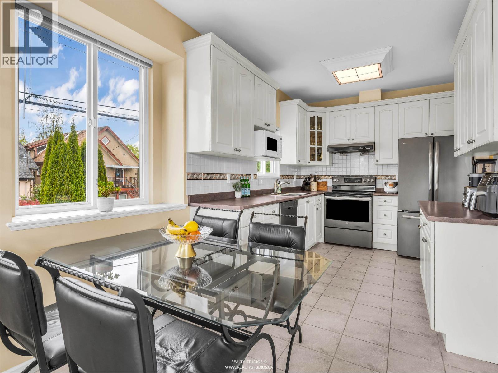 5323 Dumfries Street Property Photo 10