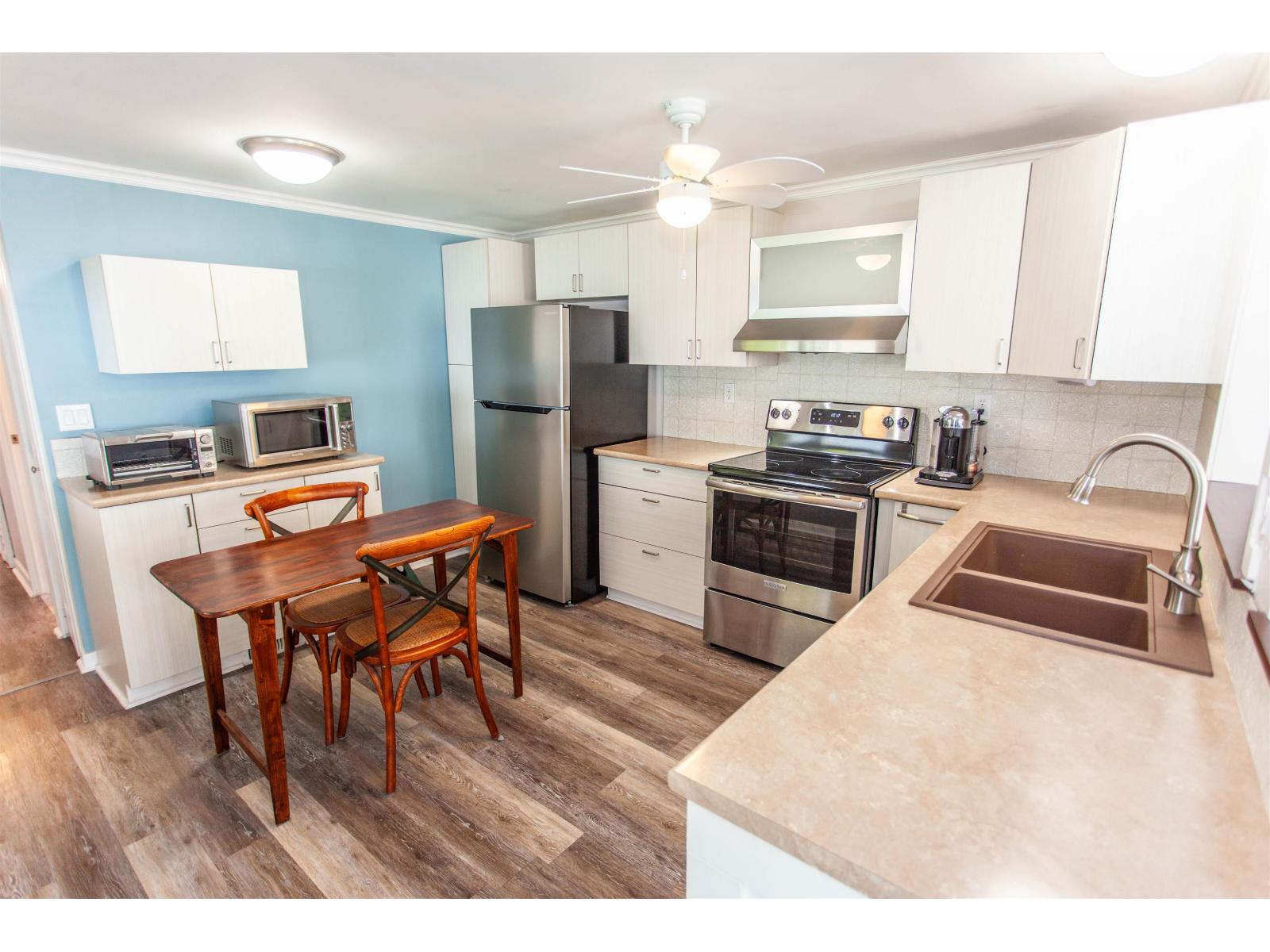 209 1840 160 Street Property Photo 5