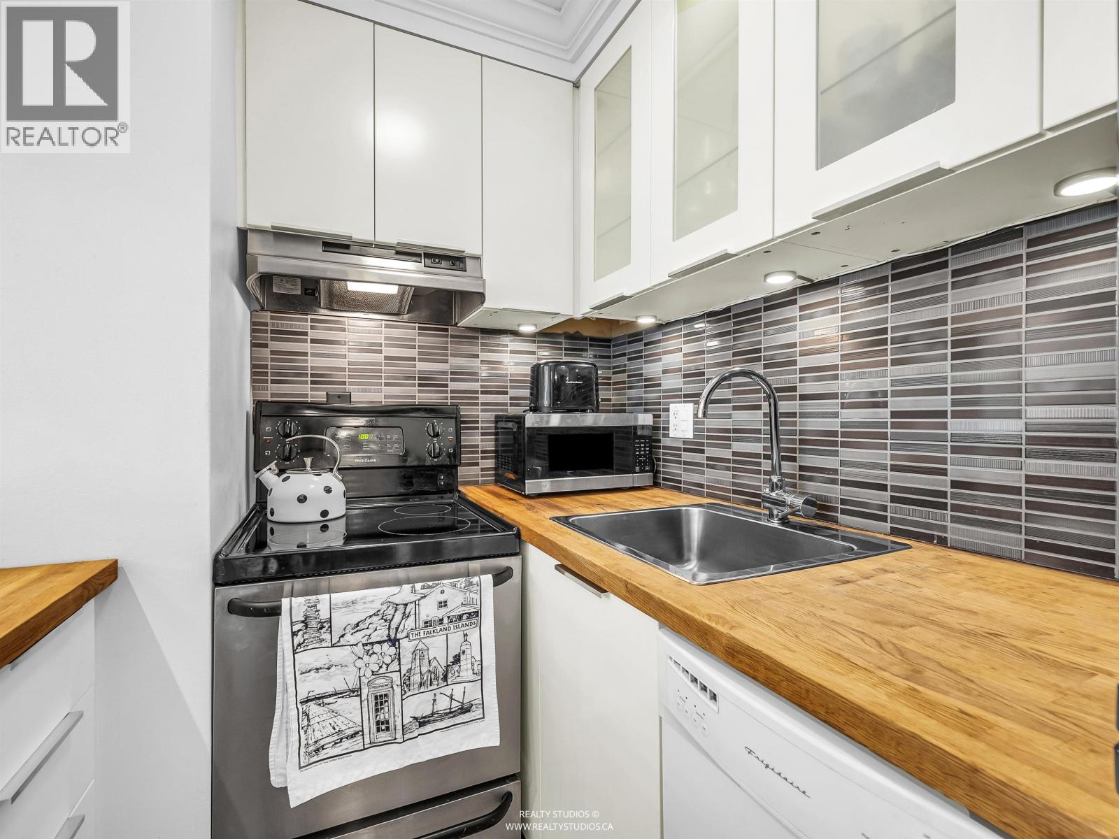 1205 1250 BURNABY STREET Property Photo 1