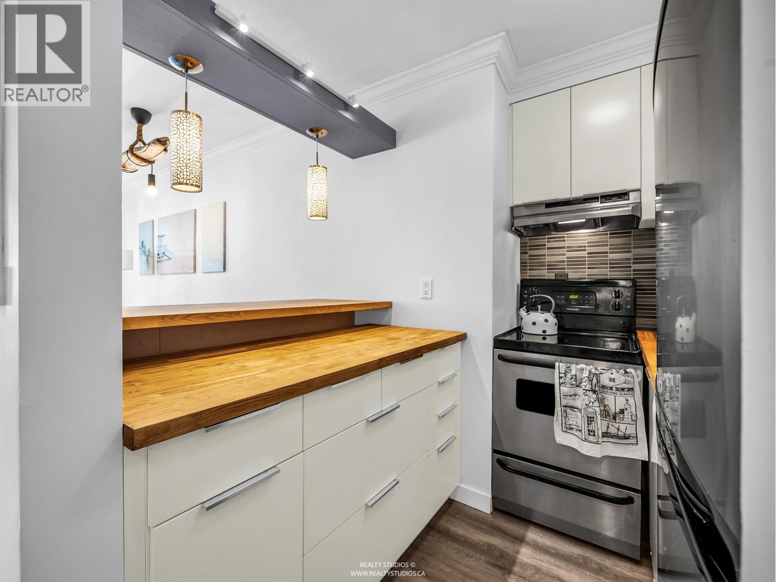 1205 1250 Burnaby Street Property Photo 3