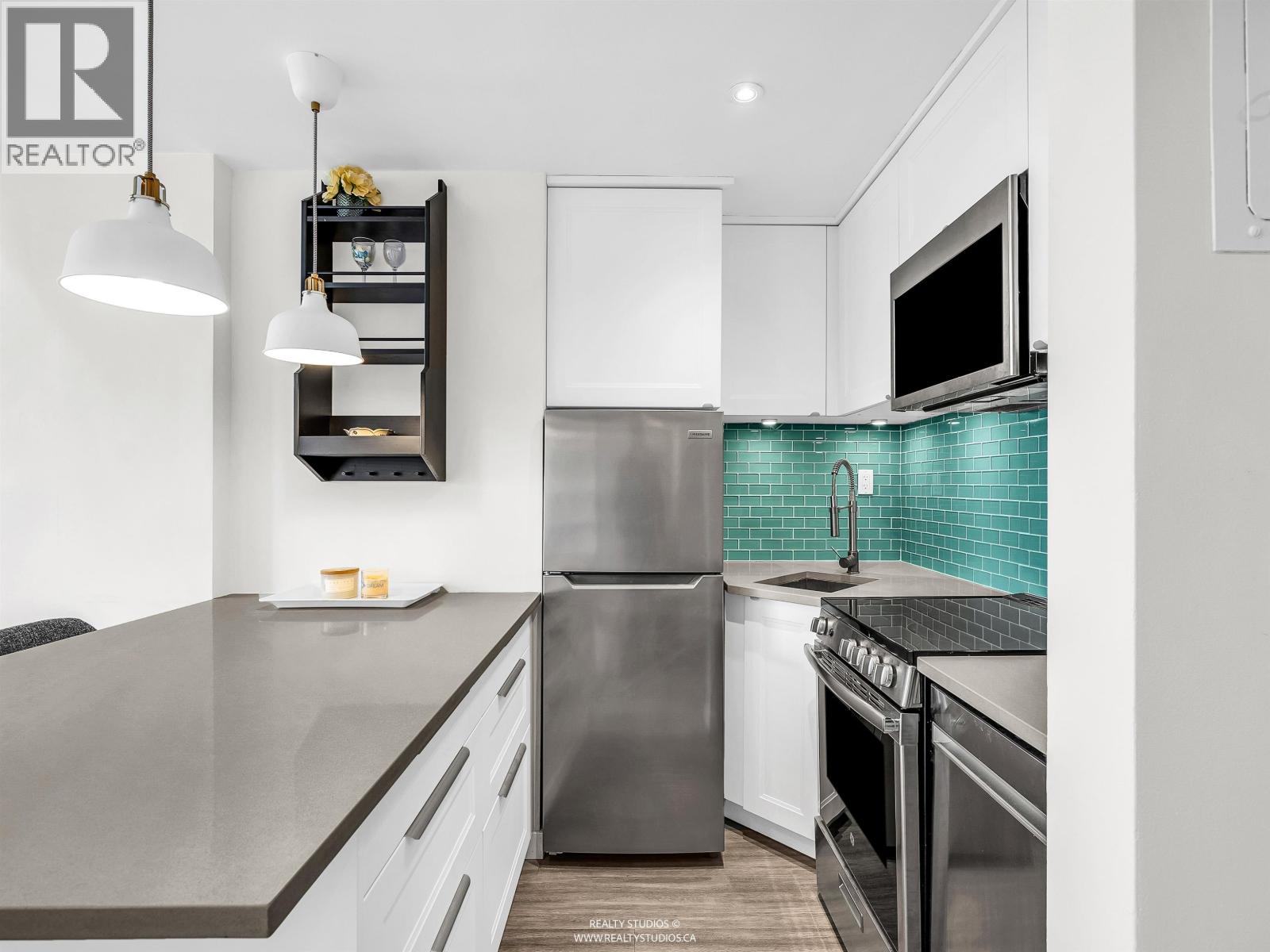 501 1250 Burnaby Street Property Photo 3