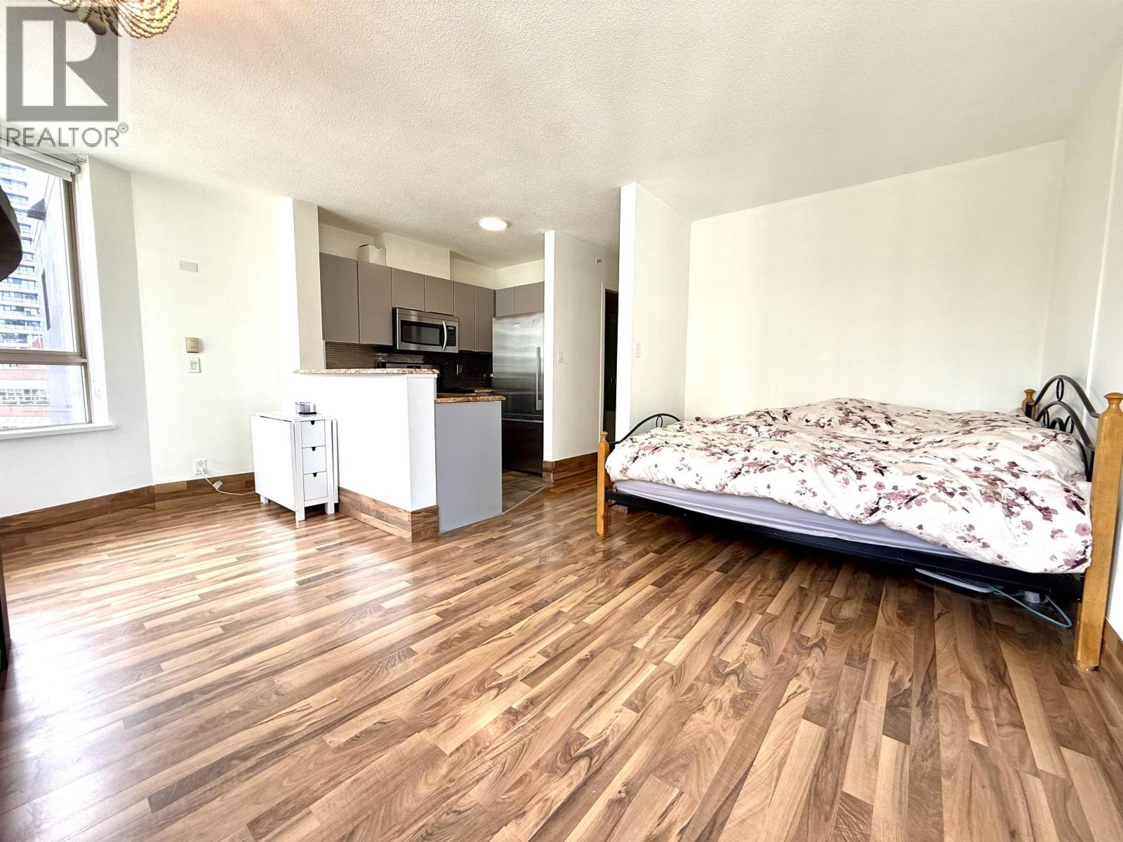 1007 1003 Pacific Street Property Photo 2