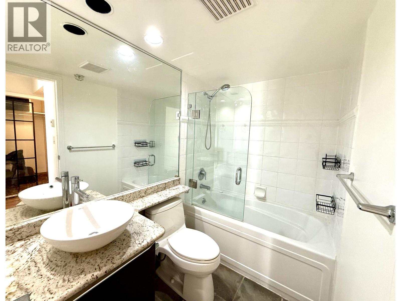 1007 1003 Pacific Street Property Photo 4