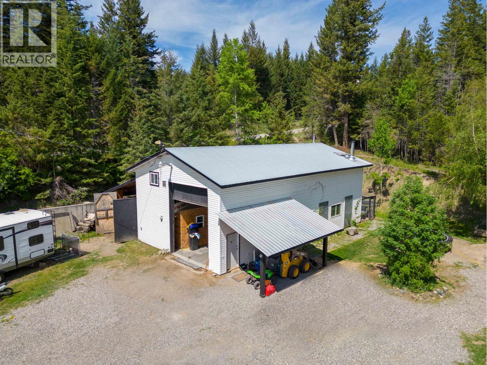 5612 Canim-hendrix Lake Road Property Photo 2